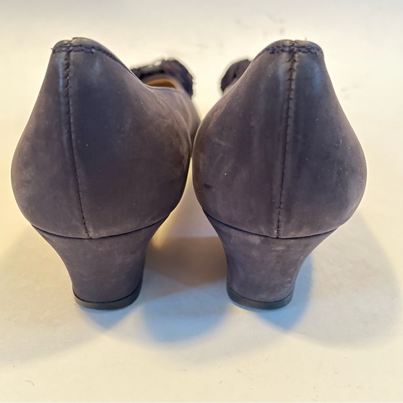 Salvatore Ferragamo block heel tassel pumps Size 7 narrow - Picture 6 of 11